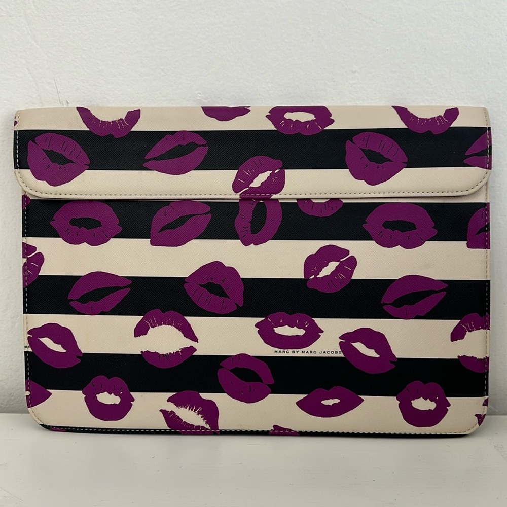 Marc by Marc Jacobs Incase